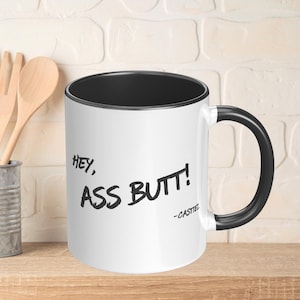 Supernatural Kaffeetasse mit dem Filmzitat: "Hey, Ass Butt!" Von Castiel, Supernatural Merch