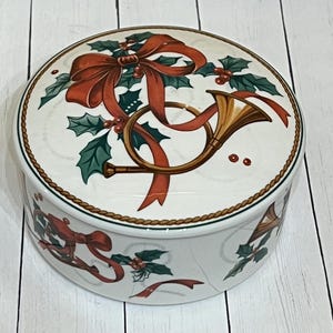 Vintage Mikasa Jubilation Christmas trinket box