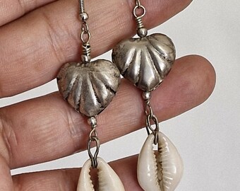 Silber Ton Herz Kauri Muschel Ohrringe | Boho Küsten Schmuck | Handgemachte Anhänger