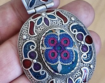 Handmade Emaille Seide Stickerei Anhänger, Vintage Alpaka Silber Schmuck