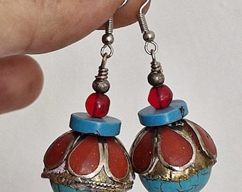 Vintage handgefertigte Designer Ohrringe mit natürlichen türkisen Steinen