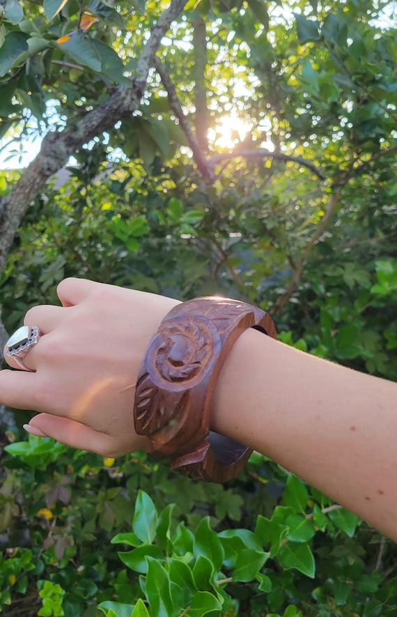 1940s Rosewood Carved Wood Bangle Bracelet