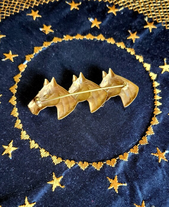 1940s Gold Triple Horse Pin - image 2