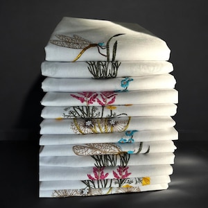 Wildflower Embroidered Tea Towel, Floral Cotton Linen Kitchen Towel, Cottage Farmhouse Decor,  Hostess Gift,tea towel kitchen gift