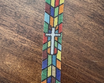 Conta anche la croce in vetro colorato con peyote