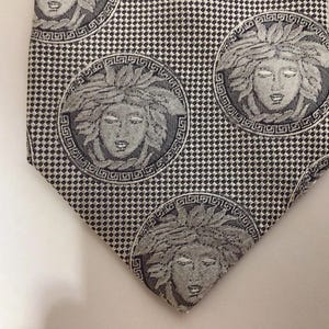 ✅90s vintage GIANNI VERSACE メデューサ ニット 紺白 ✓90s vintage GIANNI VERSACE メデューサ ニット 紺白 - メルカリ