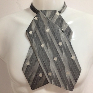gucci ascot tie