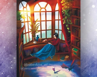Puede incluir: Una mujer se sienta en un asiento de ventana leyendo un libro. La ventana es grande y arqueada, con vista a un cielo nublado. La habitación está decorada con estanterías y una cortina roja. El suelo está cubierto con un patrón de nubes azules y moradas con dragones volando a través de las nubes. El texto "@vitkovskaya_art @snowmoonpress © Snow Moon Press LLC" es visible en la imagen.