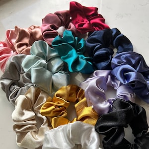 Satin Scrunchie Set In Gift Bag I Patterned Scrunchies l Cute Scrunchies l Christmas Gifts l Birthday Gifts l Elegant Hair Accessories