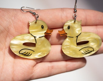 Pendientes acrílicos flotadores de piscina de pato, pendientes de verano, pendientes de piscina, pendientes funky, pendientes lindos, pendientes extravagantes, pendientes de pato de goma