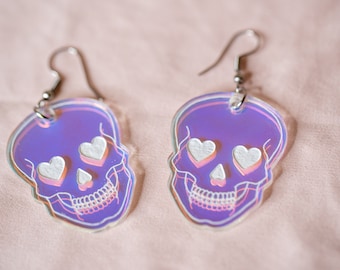 Hjärtögon skalle holografiska akrylörhängen, kusliga söta Halloweenörhängen, kusliga säsongsörhängen, söta dödskalleörhängen, pastellgoth