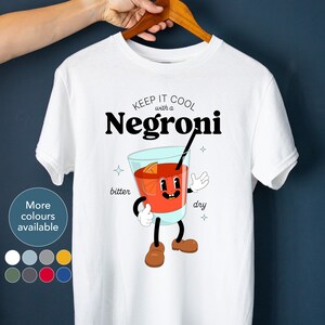 T-shirt Negroni di ispirazione retrò / T-shirt unisex / Camicia grafica cool / T-shirt cartoon vintage / Regalo amante Negroni / Regalo cocktail / 0108