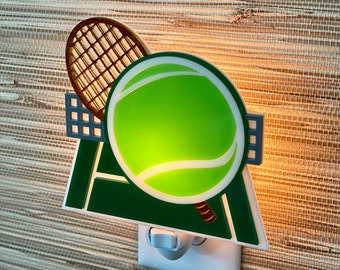 Veilleuse 3D « Balle de tennis » fabriquée à la main | Court de tennis | Inspiré de Wimbledon | Cadeau joueur de tennis | L'homme des cavernes | Raquette | Gameday Designs™