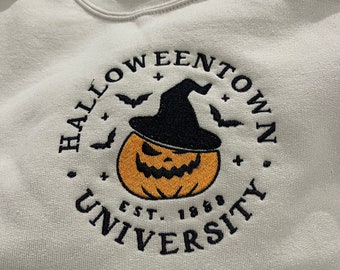 HalloweenTown Universität besticktes Sweatshirt, Halloween Sweatshirt, besticktes Sweatshirt, Vintage Crewneck, Spooky Season Sweatshirt
