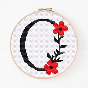 Blumen Buchstabe O Kreuzstichmuster, Monogramm O Kreuzstich, Anfangsstickerei, Großbuchstabe Muster, Alphabet Muster, Digitales Muster
