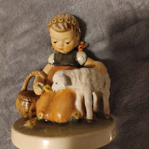 Goebel Hummel Figurine &quot;Favorite Pet&quot; 1950s Germany