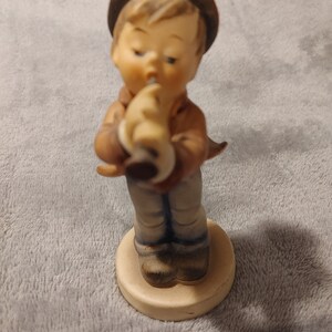 Goebel Hummel Figurine &quot;Serenade Boy&quot; 1950s Germany