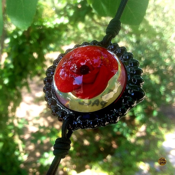 Collier médaillon fleur rouge Rococo, bijou fait main de style ancien pour femme par Tita Paco