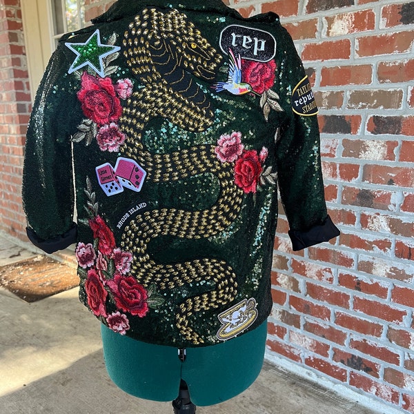 Chaqueta temática del Tour inspirada en la reputación de Taylor Swift