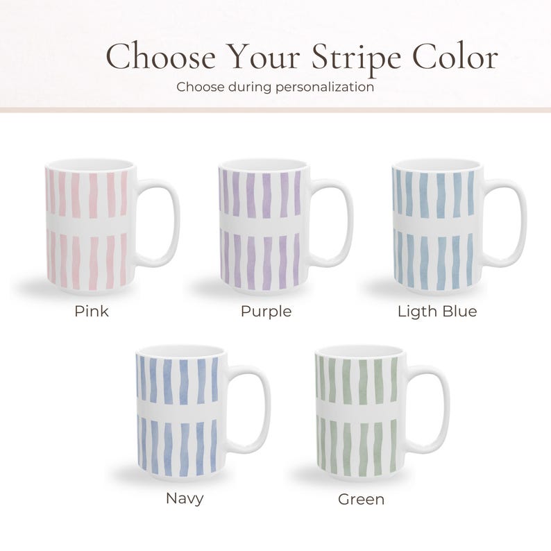 Puede incluir: Tazas de cer&aacute;mica blanca con dise&ntilde;os de rayas verticales en rosa, morado, azul claro, azul marino y verde. El texto "Choose Your Stripe Color" y "Choose during personalization" est&aacute; en la parte superior de la imagen.