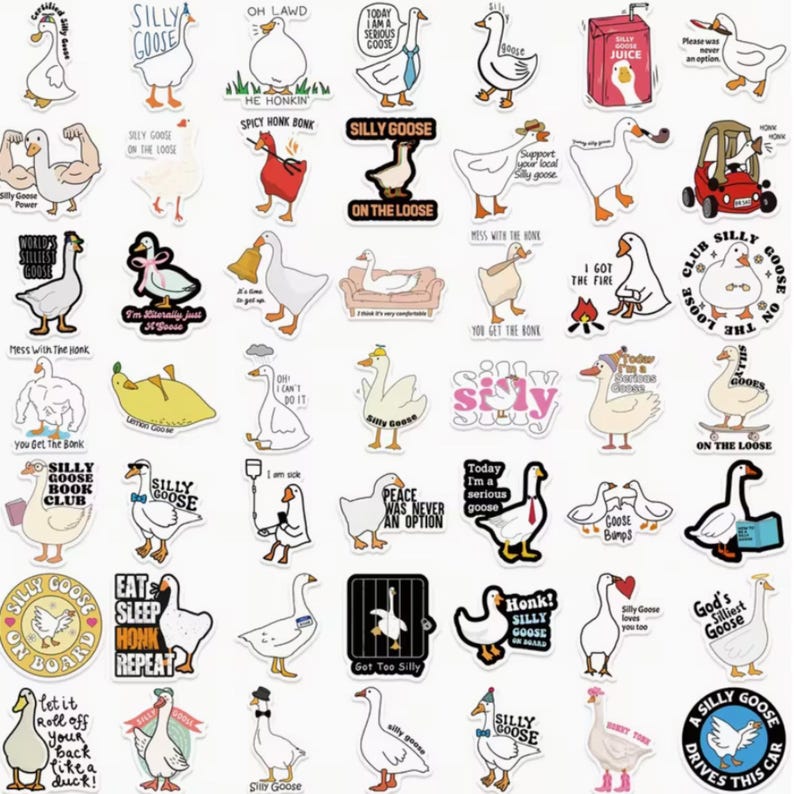 Op de afbeelding: Een verzameling diverse stickers met cartoon ganzen in verschillende poses en met humoristische zinnen. De stickers zijn in verschillende kleuren en ontwerpen, met tekst als "Silly Goose" en "On the Loose."