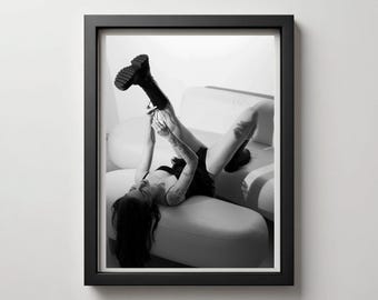 Fotografía de moda en blanco y negro impactante – Impresión artística femenina vanguardista / Arte mural minimalista y elegante
