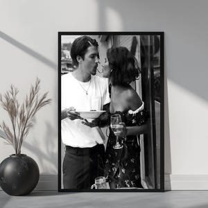 Schwarzweiße Alte Fotografie Italienisches Paar Essen Pasta Ästhetische Vintage digital druckbare Wand Spaghetti Poster Küche Wandkunst