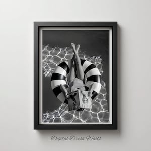 Estampado de flotador de piscina para mujer: Fotografía veraniega en blanco y negro de Vogue (Descarga digital)