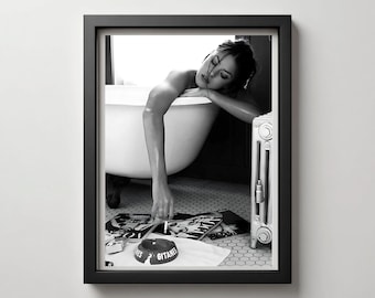 Frau in der Badewanne Fotografie Druck: Schwarz weiß Badezimmer Kunst (Digitaler Download)