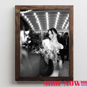 Brautfeier Schwarzweiß-Druck, moderne Hochzeitswandkunst, Champagner-Toast Foto, elegantes Brautdekor, Party Vibe Poster