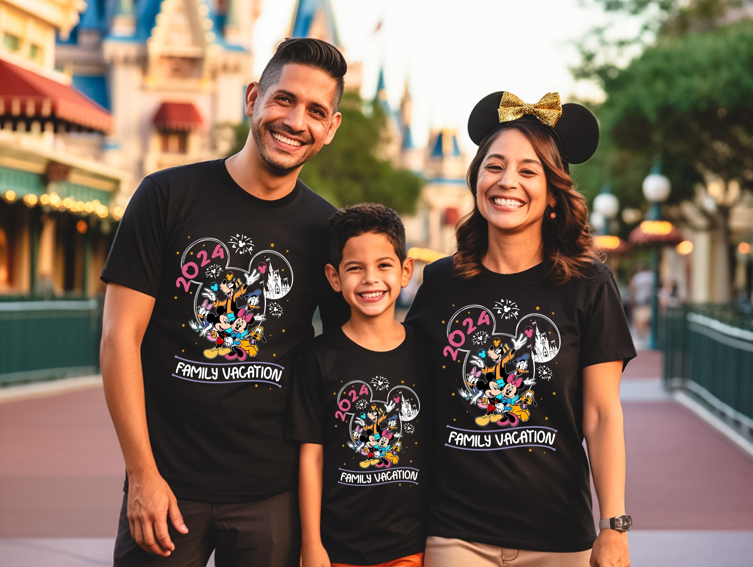 Discover ディズニー ファミリートリップ メンズ レディース ファミリーTシャツ ミッキー ミニー ディズニー社100周年 Disney Family Trip 2024