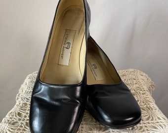 Vintage 1990s Schwarze Echtleder Pumps - Size 6 - Abgerundete Karree Blockabsatz