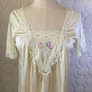 Vintage 1970s Cream Lace Nightgown - Floral Embroidery - Vintage Negligee Vintage Sleepwear Loungewear - Coquette Fairy