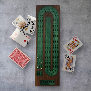 Tablero de cribbage de arce con incrustaciones de resina epoxi verde / Almacenamiento de clavijas integrado / Incluye 9 clavijas de metal / Personalizable / Hecho a mano
