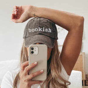 Bücherwurm Hut, Bestickte Kappe für Bücherliebende im Vintage Stil, Perfektes Geschenk für Leseratten, lässiges Alltags Accessoire, trendige Kopfbedeckung