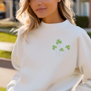 Embroidered Clover Sweatshirt, Shamrock St Patrick&#39;s Day Crewneck Jumper, Lucky Clover Pullover, Irish Holiday Sweater, Unisex Pullover