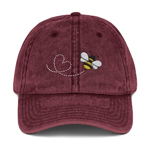 Gorra de béisbol con abeja bordada, estilo vintage de sarga de algodón Maroon