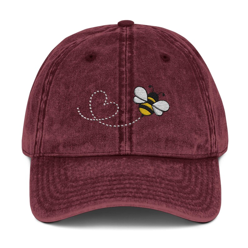 Gorra de béisbol con abeja bordada, estilo vintage de sarga de algodón Maroon