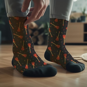 Calcetines de guitarra, regalo para amantes de la música de guitarra eléctrica, regalo para guitarristas, regalo de rock and roll, calcetines de poliéster reciclado, talla única.
