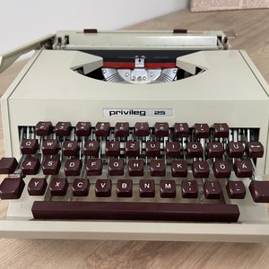 196X PRIVILEG 25 Portable typewriter typewriter antique vintage image 1