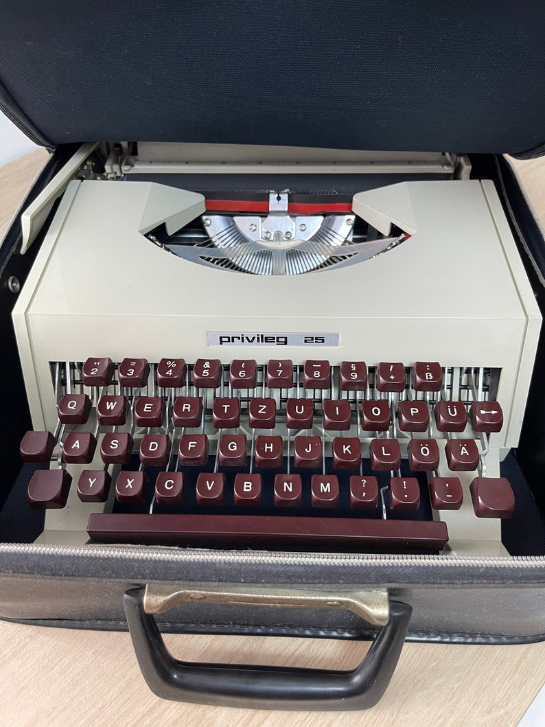 196X PRIVILEG 25 Portable typewriter typewriter antique vintage image 10