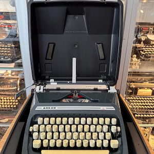 1977 ADLER Gabriele 35 - portable typewriter typewriter antique vintage