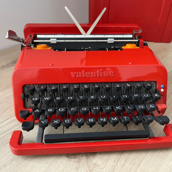 OLIVETTI Valentine - 1970 typewriter typewriter antique vintage collector