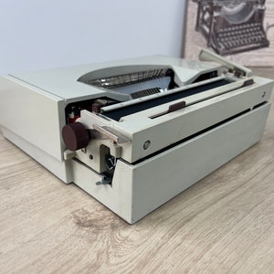 196X PRIVILEG 25 Portable typewriter typewriter antique vintage image 3