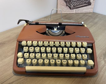 1958 OLYMPIA SF PINK - portable typewriter Schreibmaschine antik vintage