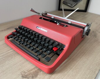OLIVETTI Lettera 32 - 1976 typewriter typewriter antique vintage collector
