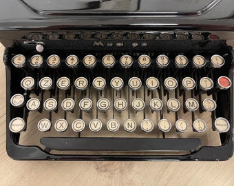 EVEREST Model 90 italian typewriter Schreibmaschine antik vintage collector WW2