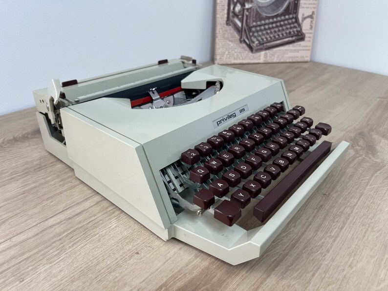 196X PRIVILEG 25 Portable typewriter typewriter antique vintage image 8