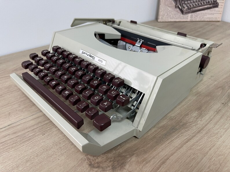 196X PRIVILEG 25 Portable typewriter typewriter antique vintage image 5