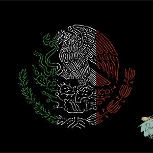 Puede incluir: Un dise&ntilde;o de pedrer&iacute;a blanca, verde y roja del escudo de armas mexicano, que representa un &aacute;guila posada en un cactus con una serpiente en su pico.